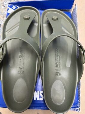 Birkenstock men’s 11 Gizeh Eva sandals- new in box